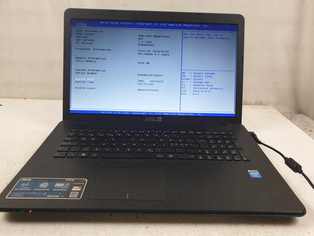 Asus X751M (2104528)