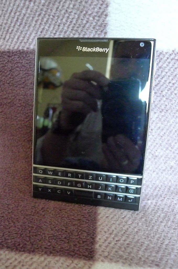 Smartfon BlackBerry Passport 3 GB / 32 GB czarny