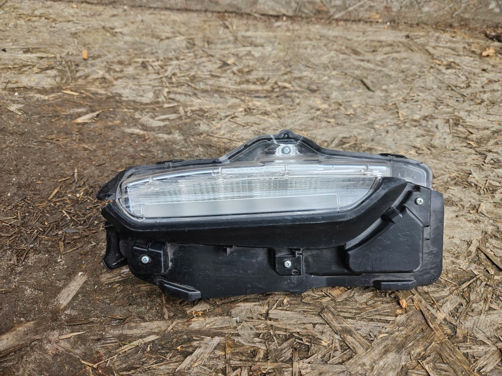 TOYOTA YARIS CROSS SWIATLO LAMPA LEWA PRZOD PRZEDNIA