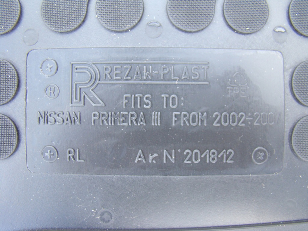 Nissan Primera P12 0107 Dywaniki gumowe korytka
