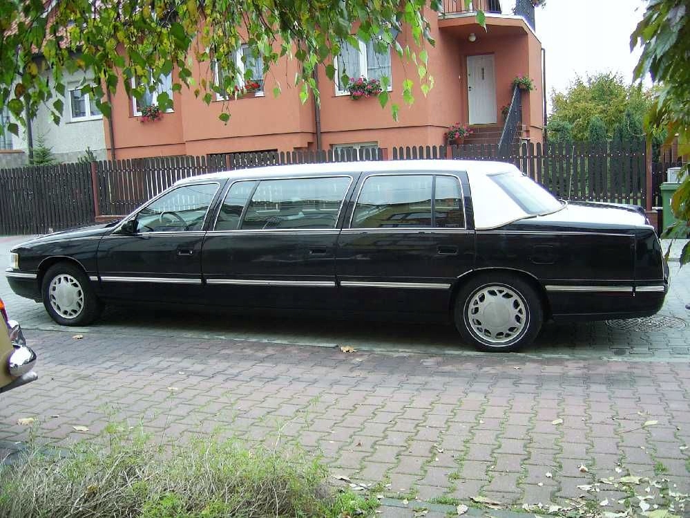 Cadillac DeVille limuzyna 6-drzwiowa (prod. 1999)