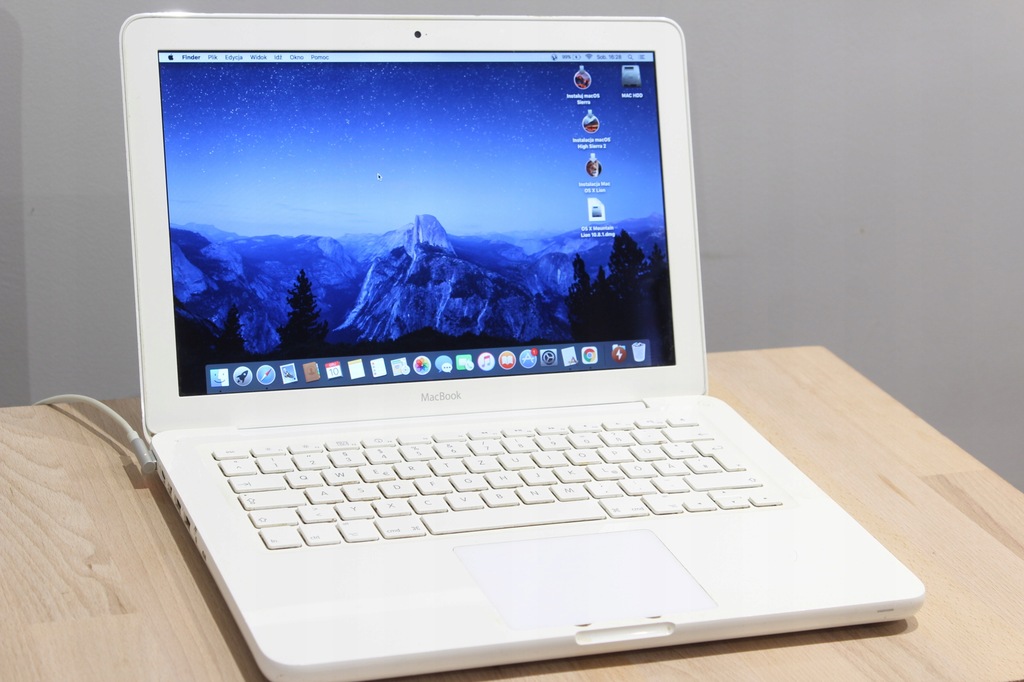 MacBook 13 2.4 2 GB 250 GB Unibody White A1342