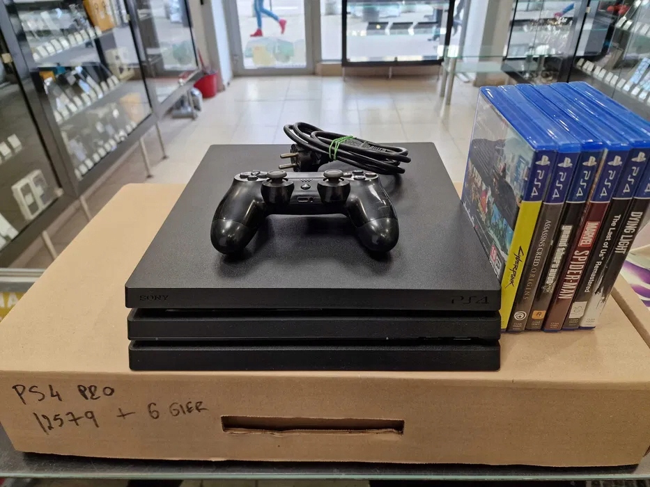 Konsola PS4 PRO PlayStation 4 PRO 1TB +pad +6 gier