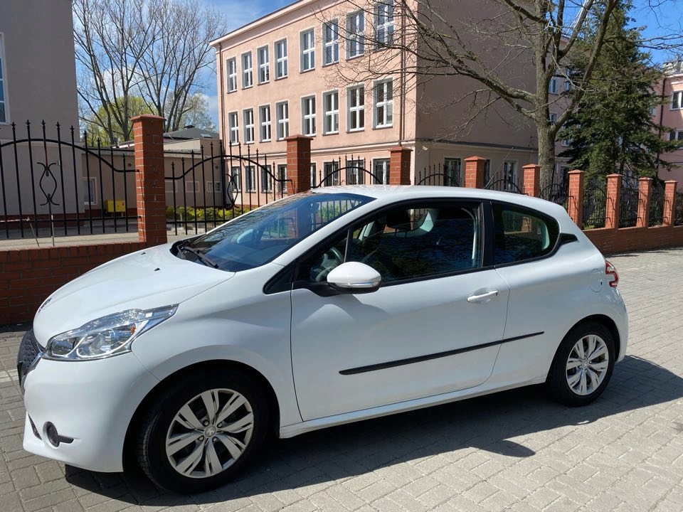 Peugeot 208 1,6 HDI 68 KW 2012