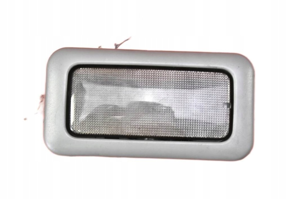 Lampka oświetlenia wnętrza PRZÓD 8200100587E OPEL VIVARO