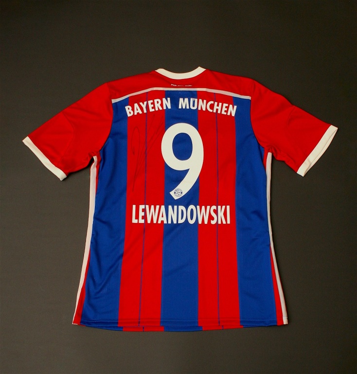 Robert Lewandowski koszulka Bayernu z podpisem !