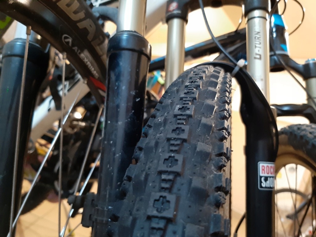 maxxis crossmark 26 2.1