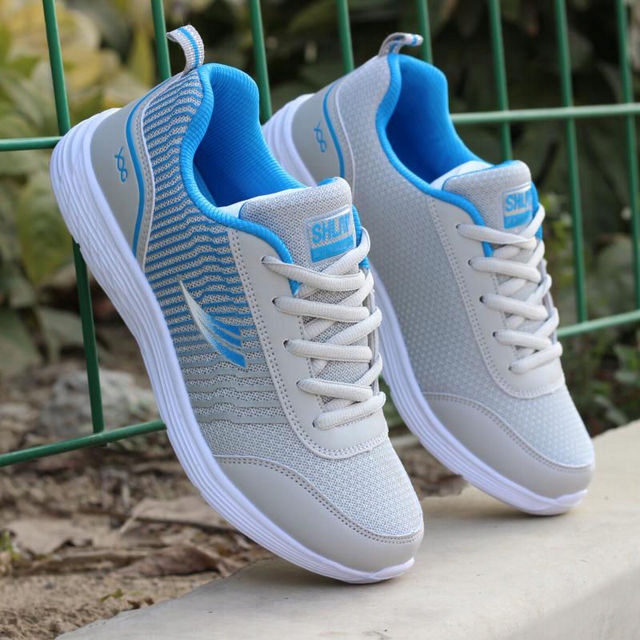 Women's sports tennis shoes