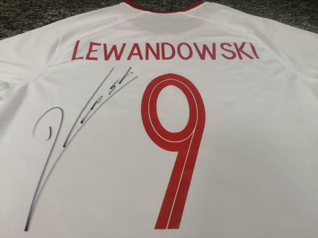 Robert Lewandowski - koszulka z autografem