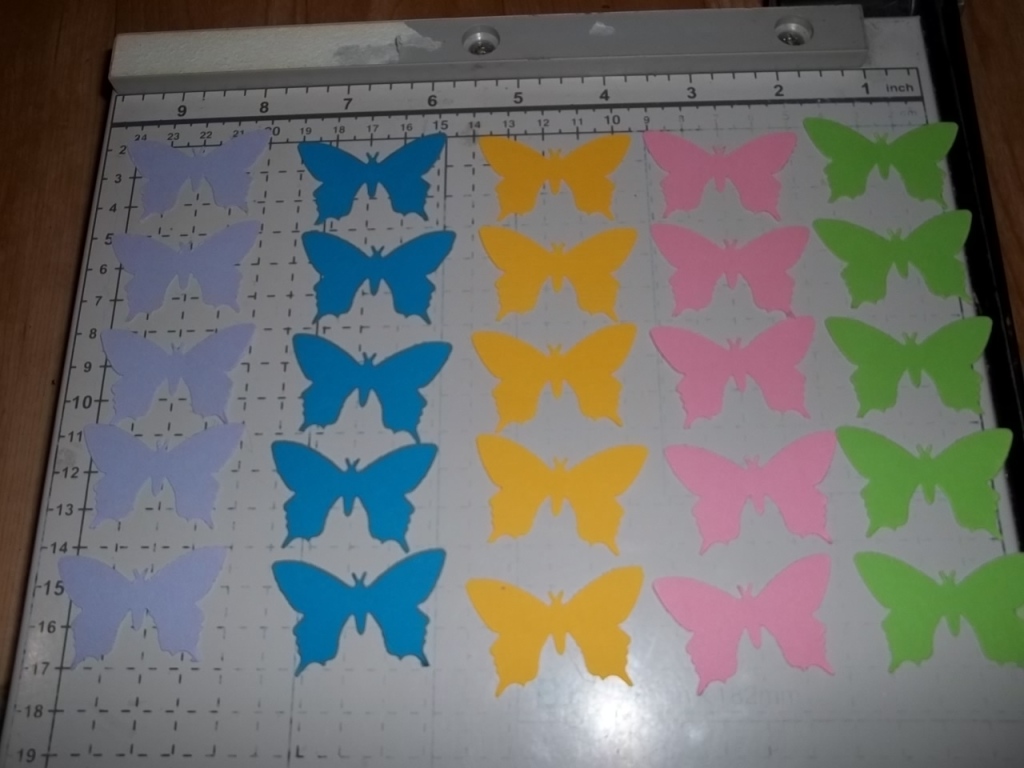 SCRAPKI 25SZT MOTYL KL 4,5X3CM 160G/M2 SZEFLIŃSKA