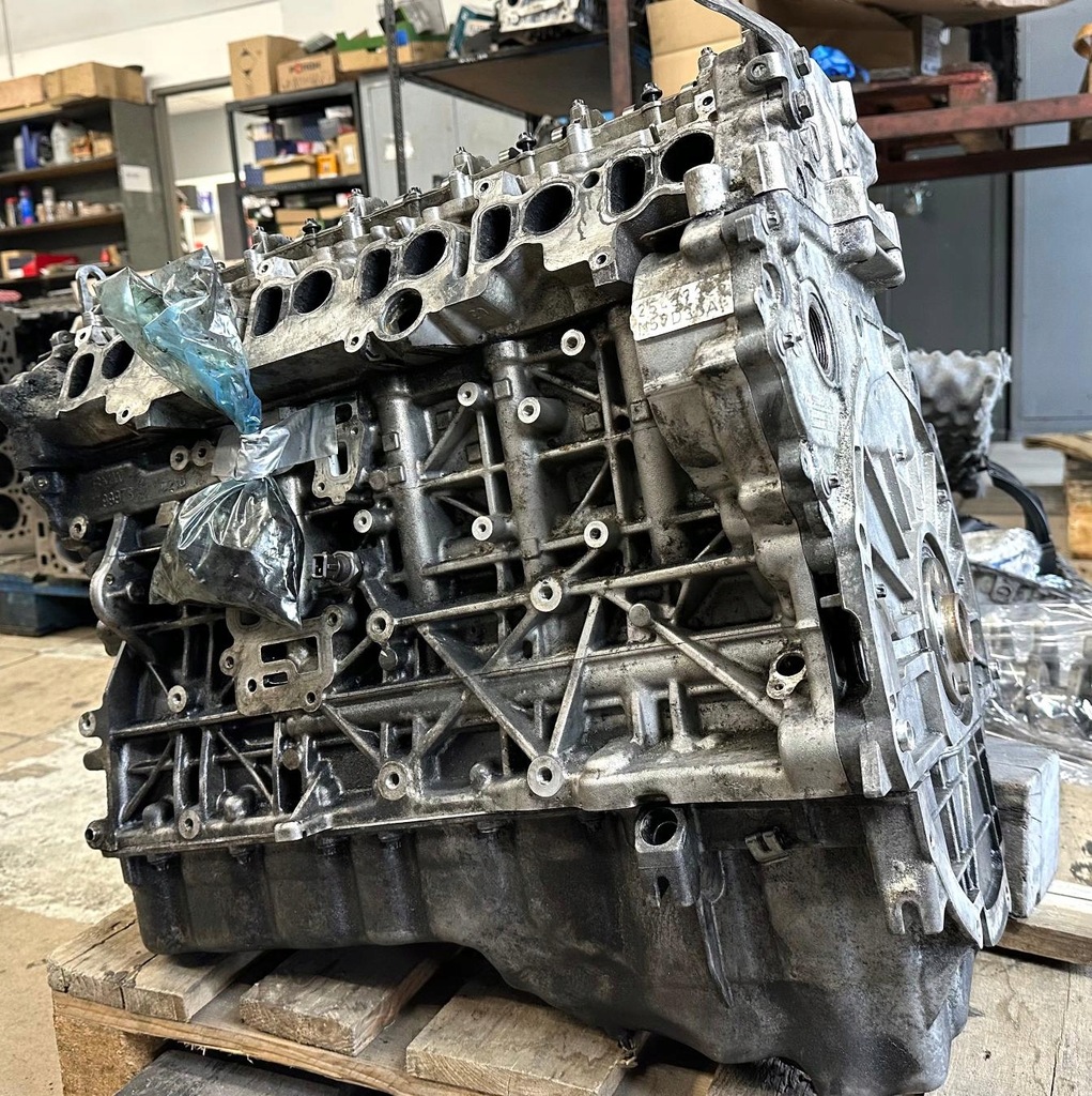 SILNIK BMW 7 F01 F02 F03 F04 N57 7800023 uszkodzony