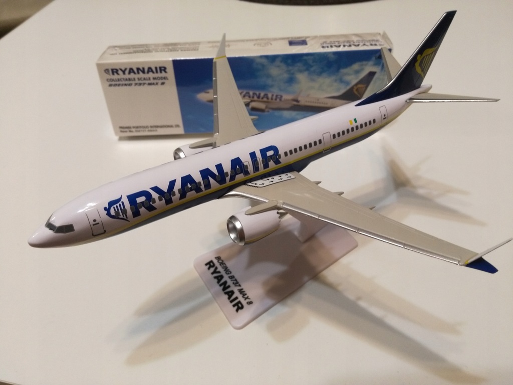 Купить Модель самолета Boeing 737-Max 8 Ryanair 1:200 Новый: отзывы, фото, характеристики в интерне-магазине Aredi.ru