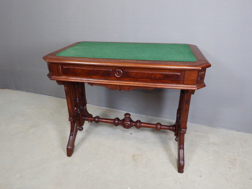 Mahoniowe biurko damskie około 1860r. ludwikowskie