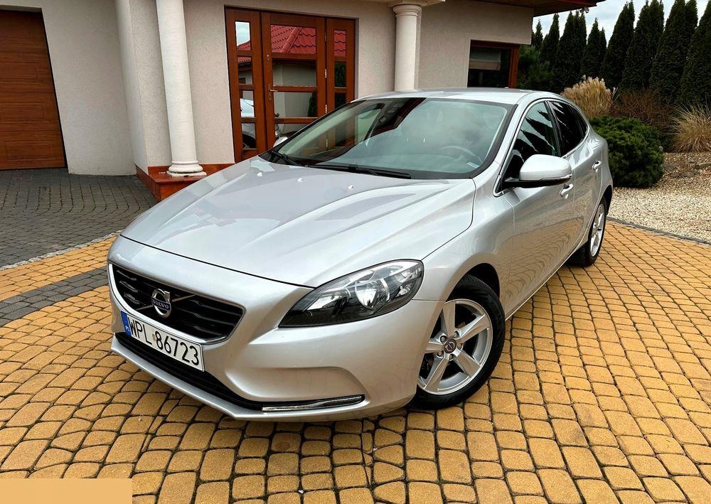 Volvo V40 Summum D2 1.6D 115KM 2014r Ledy navi klimatyzacja