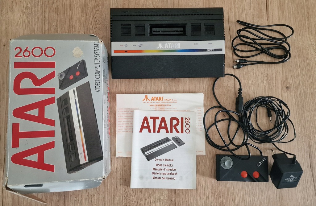 KONSOLA ATARI 2600 KOMPLET PUDEŁKO (BOX) Z NUMEREM SERYJNYM, SUPER STAN