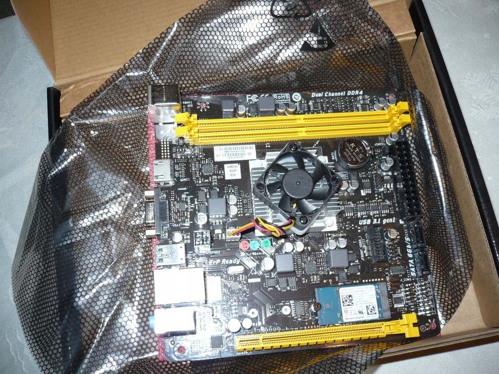 m ITX Biostar A10N-8800 + SSD NVMe 256GB