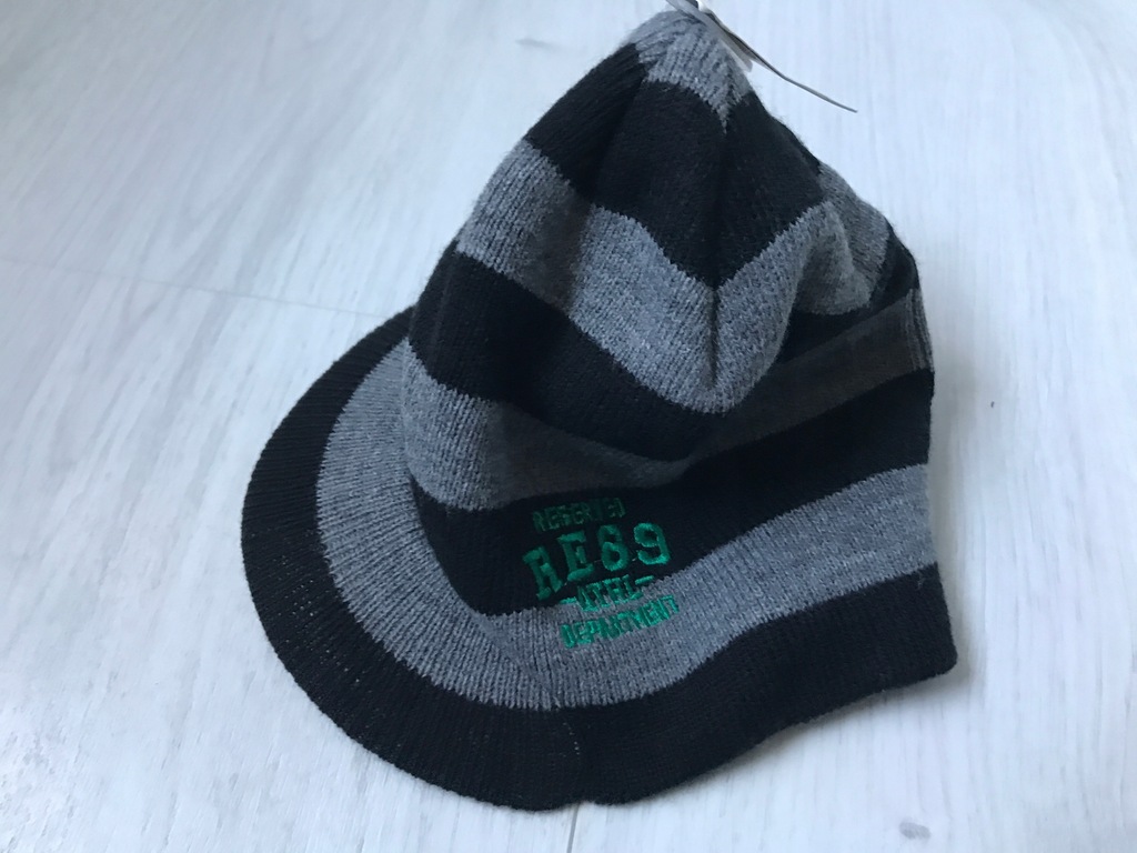reserved czapka z daszkiem jesień zima 48-50