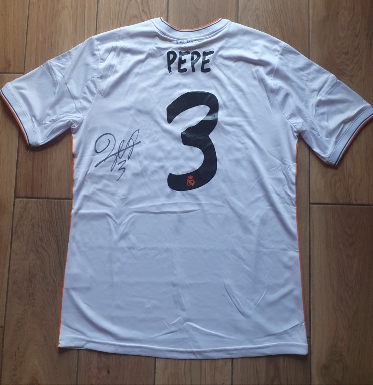 Pepe, Real Madryt - koszulka z autografem! (ZAG)