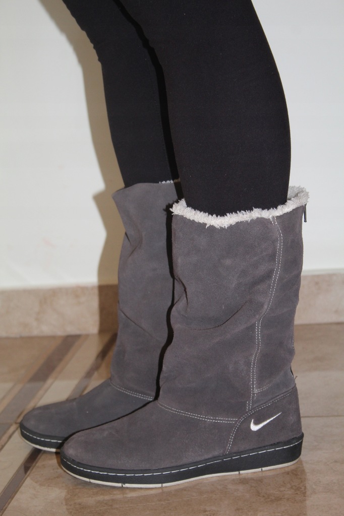 NIKE - ROZ.37,5/23,5CM Z METKI