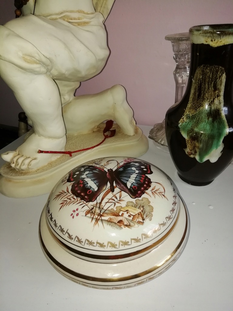 Stara bombonierka porcelana kostna motyw motyl