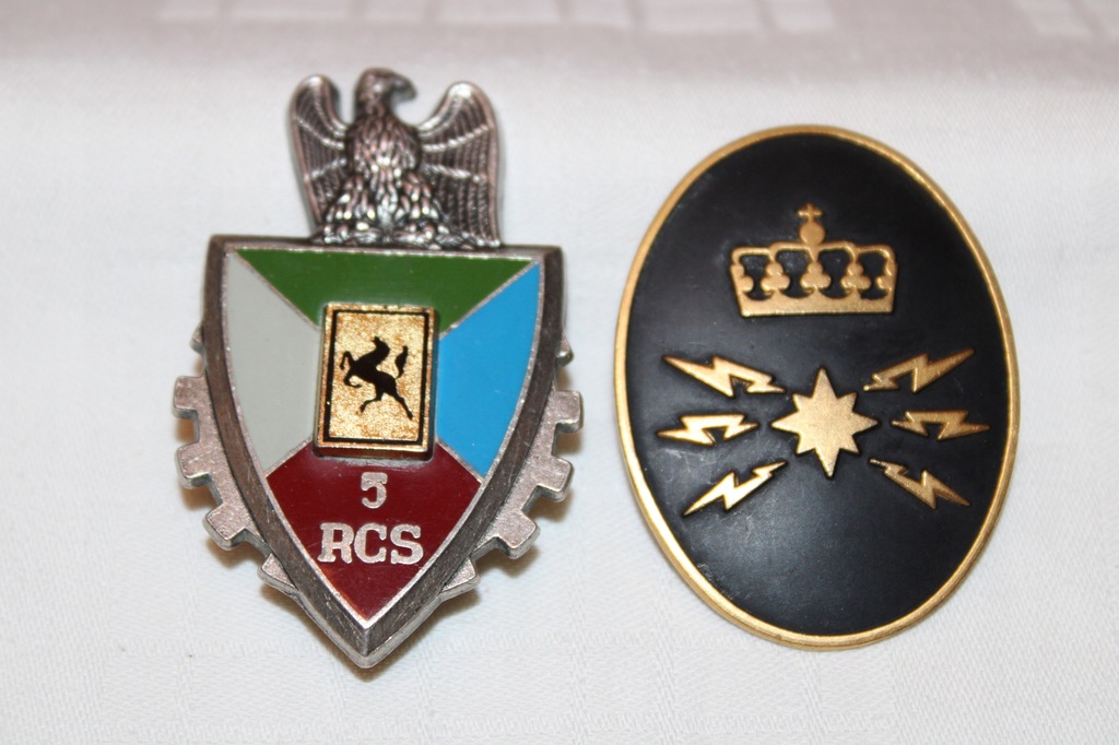 Odznaki pułkowe francuska i szwedzka, sygnowane