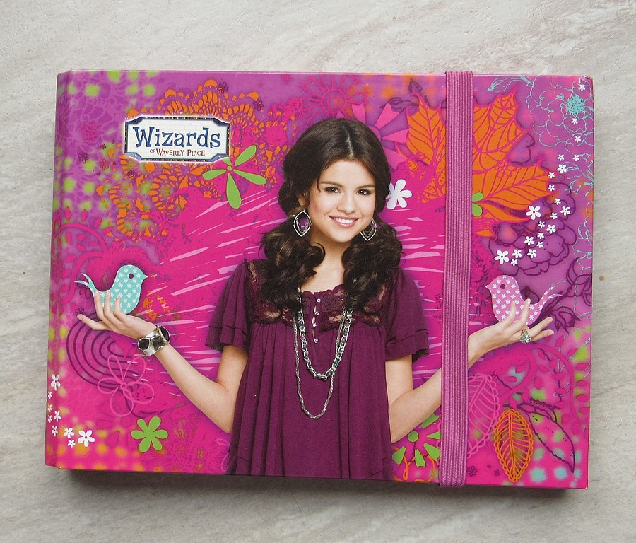 NOTES * SELENA GOMEZ * CZARODZIEJE Z WAVERLY PLACE