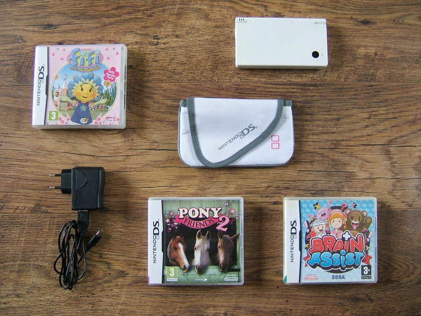 Konsola DSi Nintendo biała akcesoria gry