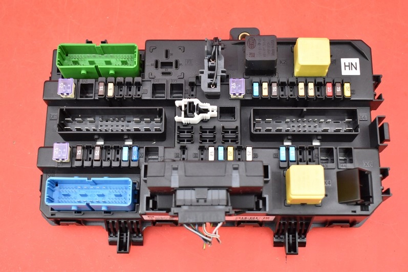 メル17613 SKRZYNKA BEZPIECZNIKÓW OPEL ZAFIRA B 1.8 16V 08R