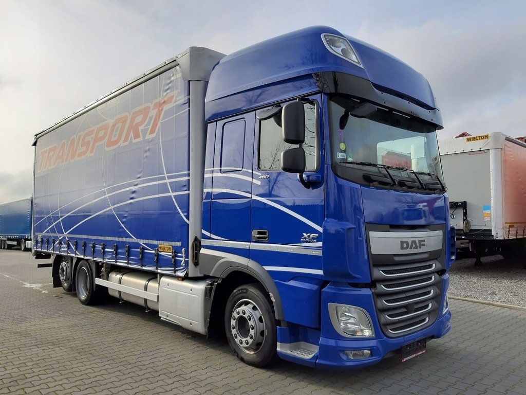 Грузовик DAF XF 106
