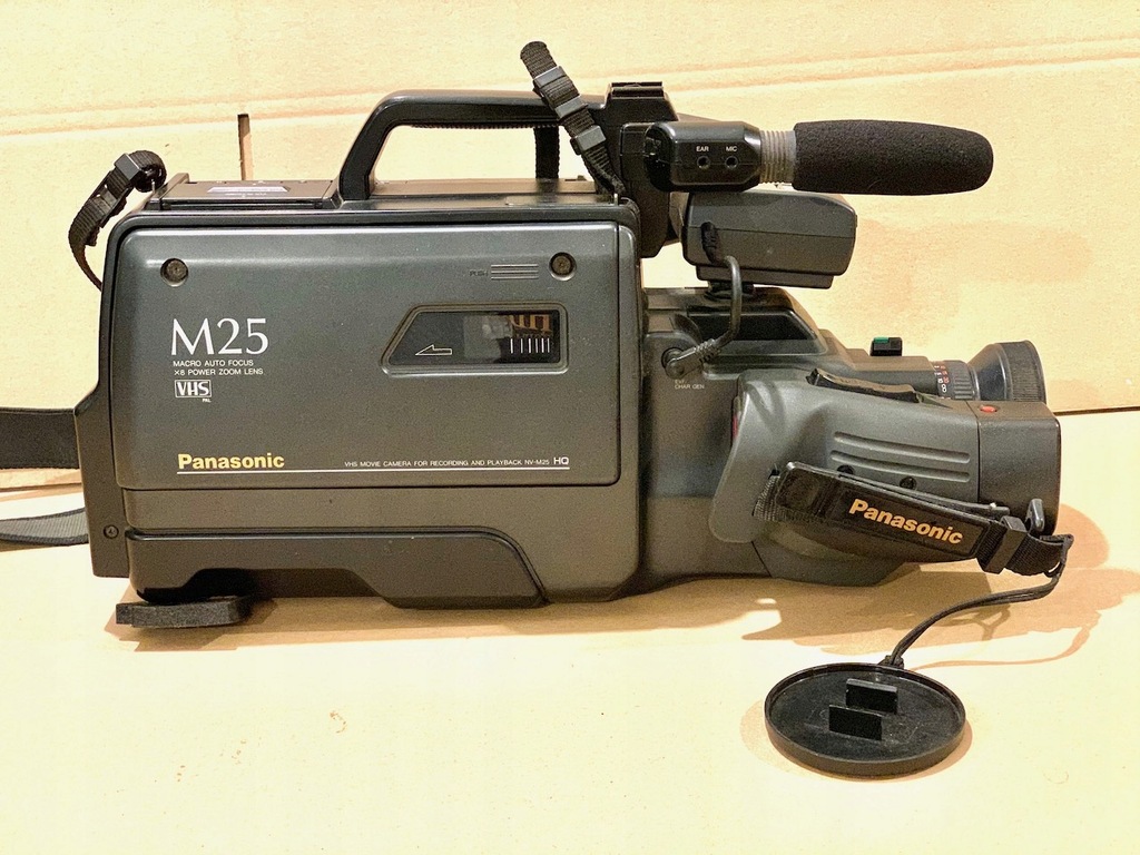 Купить Видеокамера PANASONIC M25 VHS + чемодан: отзывы, фото, характеристики в интерне-магазине Aredi.ru