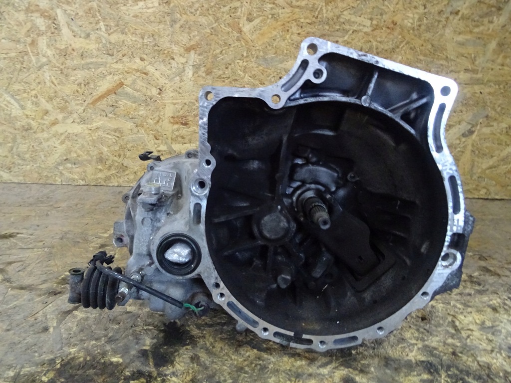 SKRZYNIA BIEGÓW MANUALNA MAZDA 323F 1.5B 8764190256