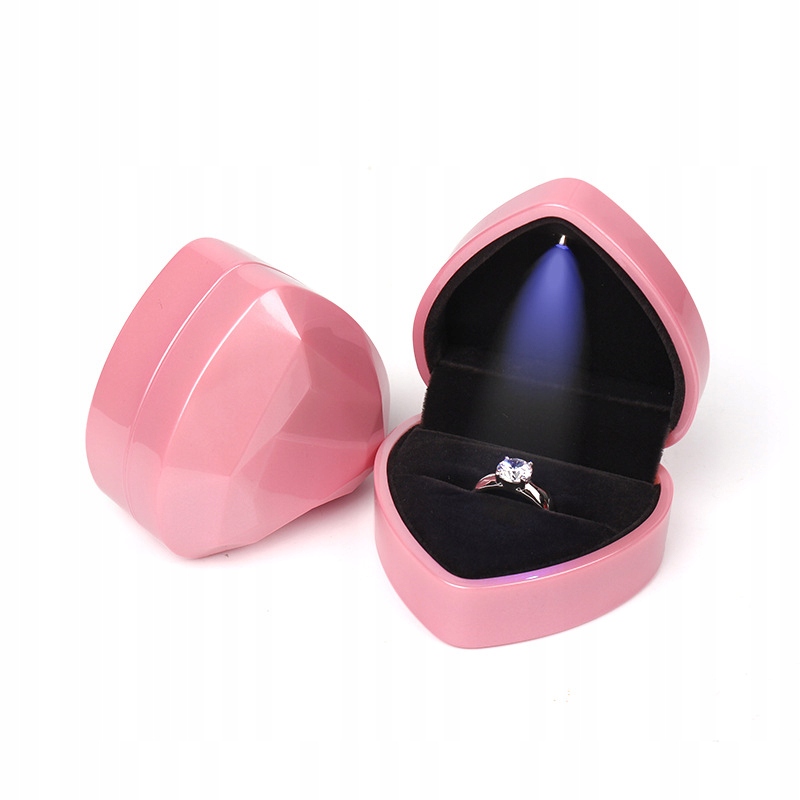 Pudełko na pierścionek w kształcie serca ze światł