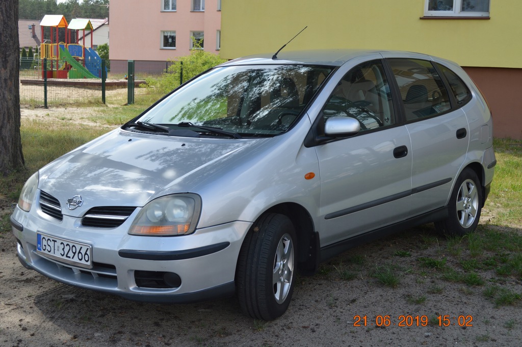 Nissan Almera Tino