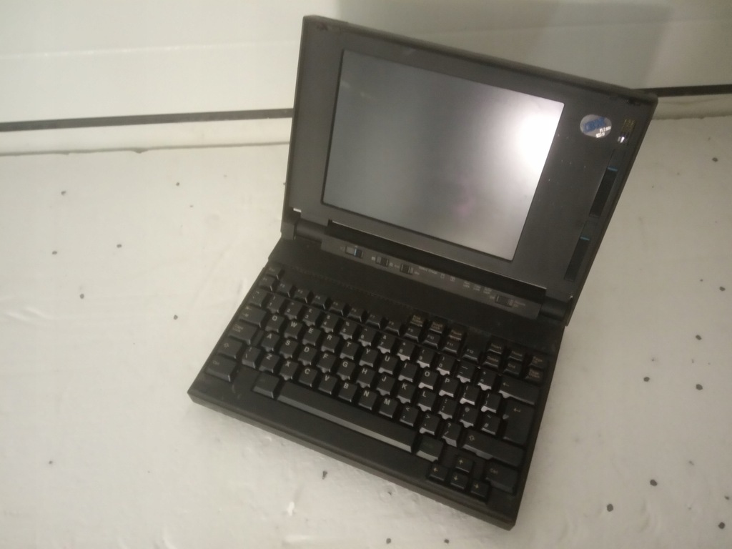 Stary Laptop IBM 386 model 8533 N33 SX