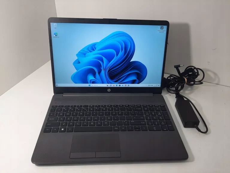 LAPTOP HP 255 G8 15,6 AMD RYZEN 3 8 / 256 GB SSD