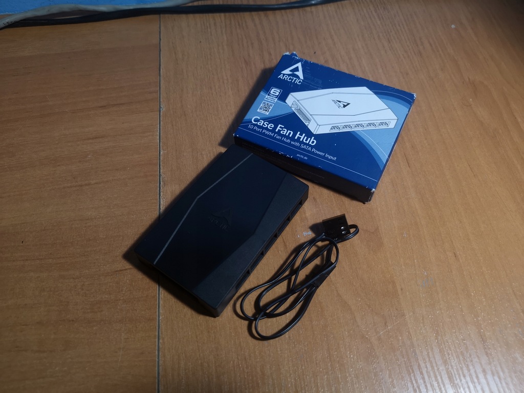 Arctic Case Fan Hub - 10x 4 PIN PWM - SATA