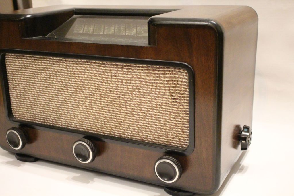 Zabytkowe radio z 1938 lub 1938 r.