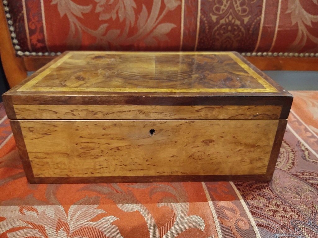 Stara drewniana szkatułka - Biedermeier