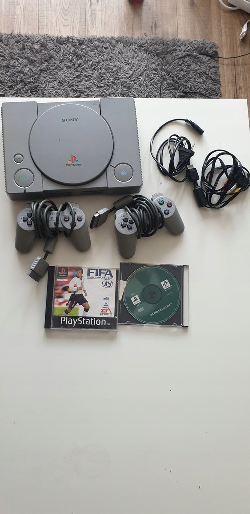 Sony PlayStation 1 psx + Fifa 98 Iss Pro 2 SPRAWNA