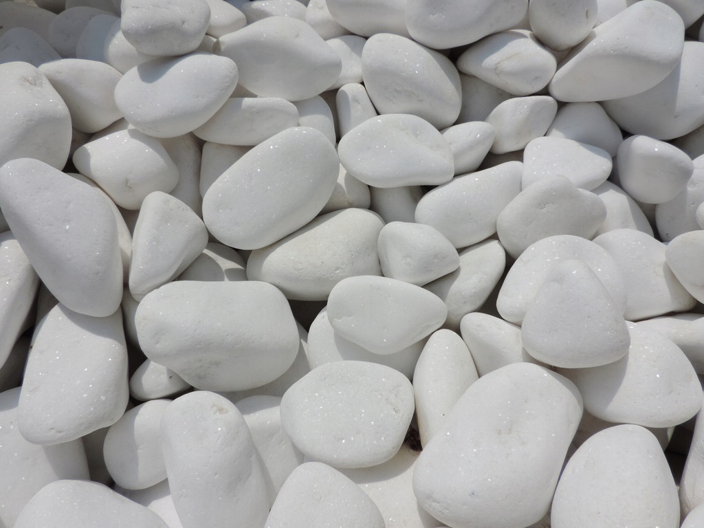 Почему камни серые. Галька мрамор «белый (галтованный)». Белая мраморная галька Тасос. Кварц галтованный. Камемент Тасас Тасос камень.