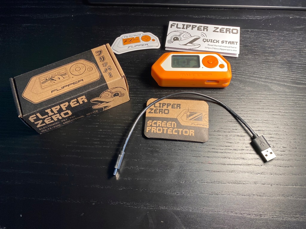 Flipper ZERO + Folia ochronna + MicroSD64GB + Etui