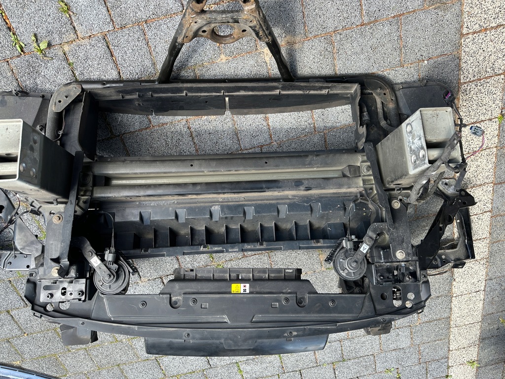 Range Rover Velar pas przedni belka