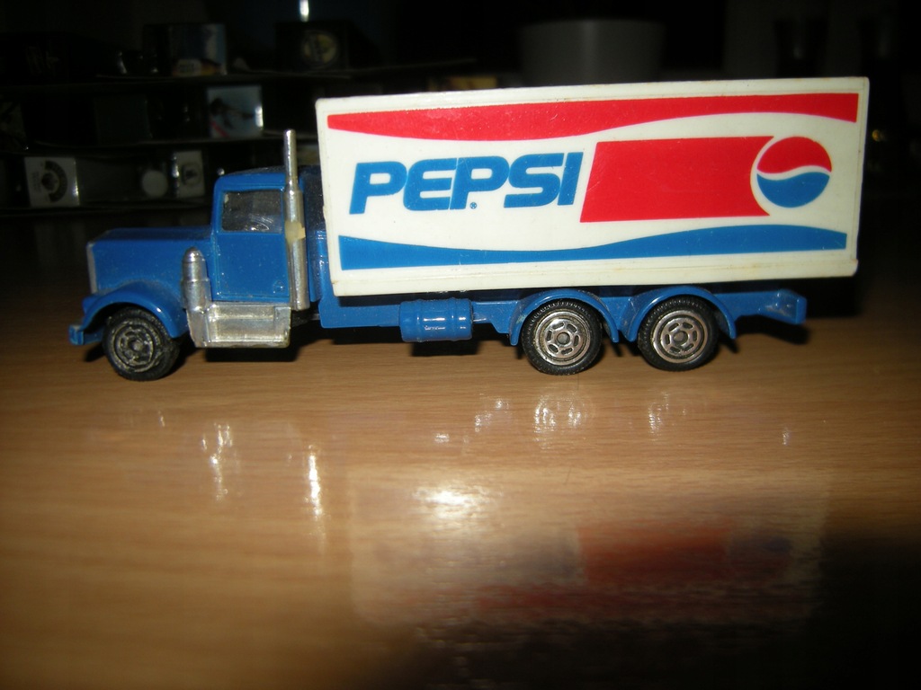 29 CIĘŻARÓWKA KENWORTH PEPSI HOT WHEELS - UŻYWAN