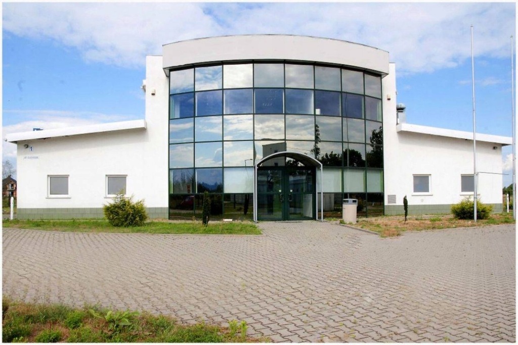 Fabryka, Siechnice, Siechnice (gm.), 1400 m²