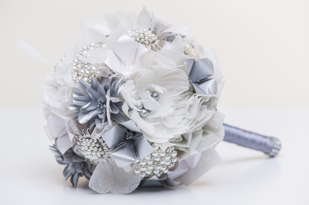 Bukiet ślubny z papieru kwiaty broszki silver