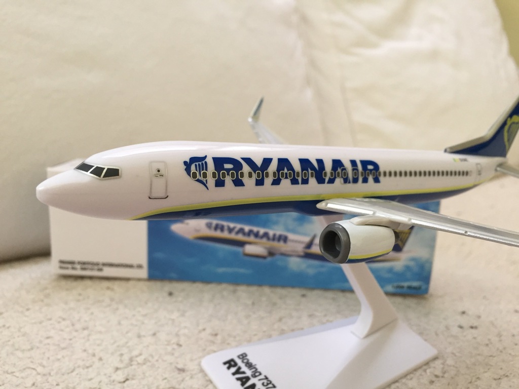 Купить НОВАЯ модель самолета Боинг 737-800 RYANAIR 1:200: отзывы, фото, характеристики в интерне-магазине Aredi.ru