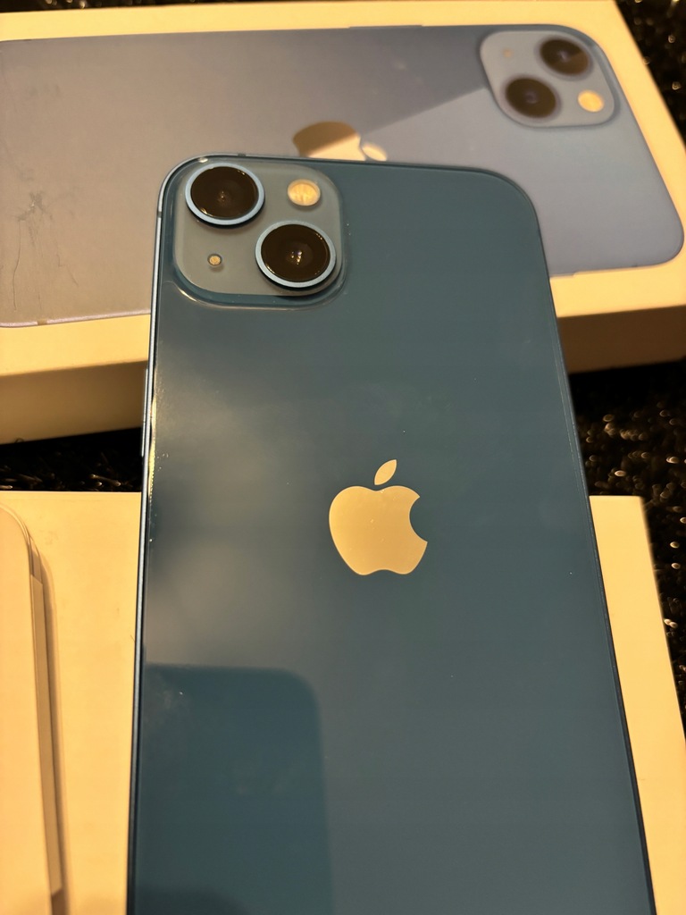 Apple iPhone 13, 128 GB, niebieski, stan idealny