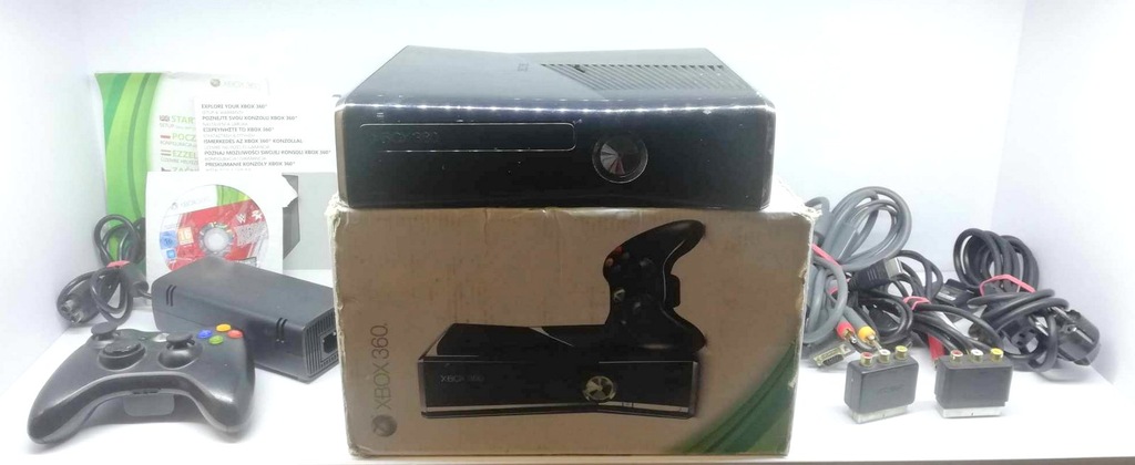 KONSOLA XBOX 360 S 250 GB + PAD + KABLE + GRY