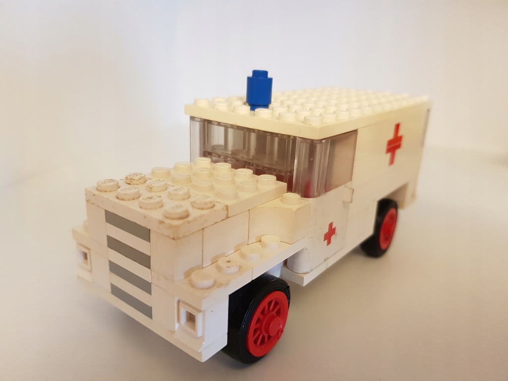 Unikat Lego karetka 338-1 z 1970 r.