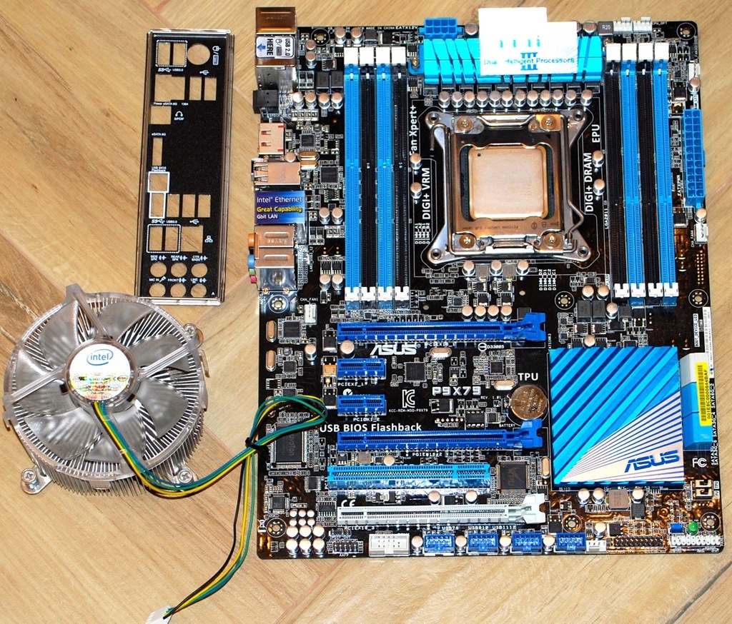 ASUS P9X79+ Intel Core i7-3820 4x3.6 + Chłodzenie